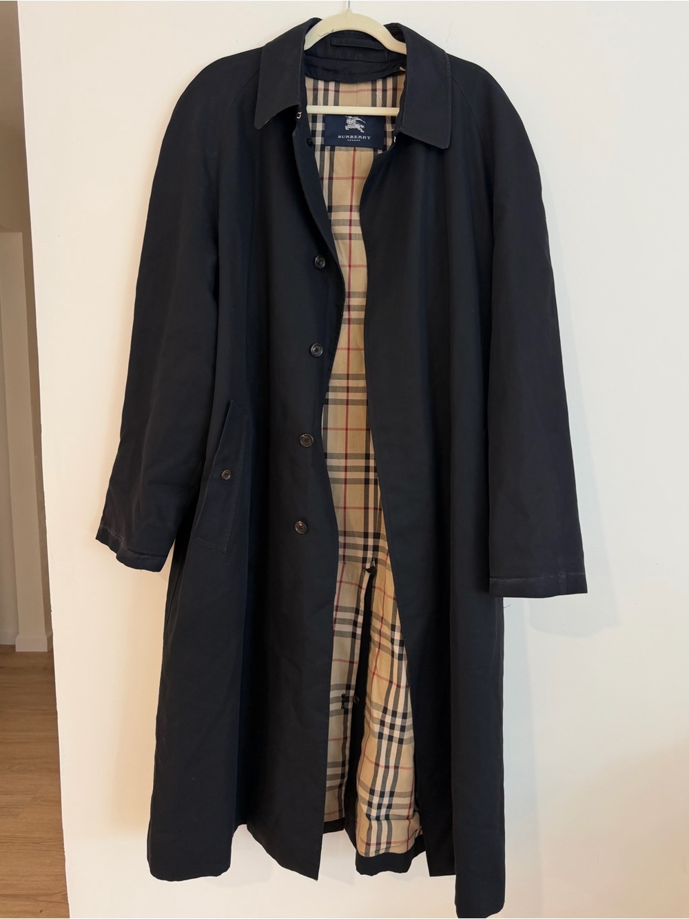 Burberry Men's black Trench Coat with Classic Check Lining 40R